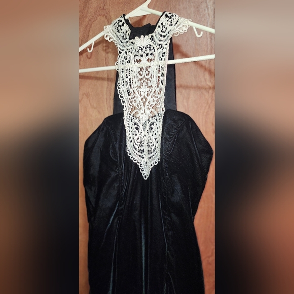 SIZE 4, SIZE 5 Evening/cocktail/prom gounds - Picture 2 of 11